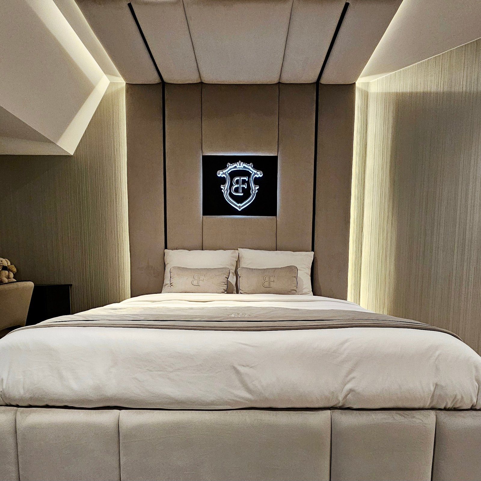 <span class=uk-text-primary></span>